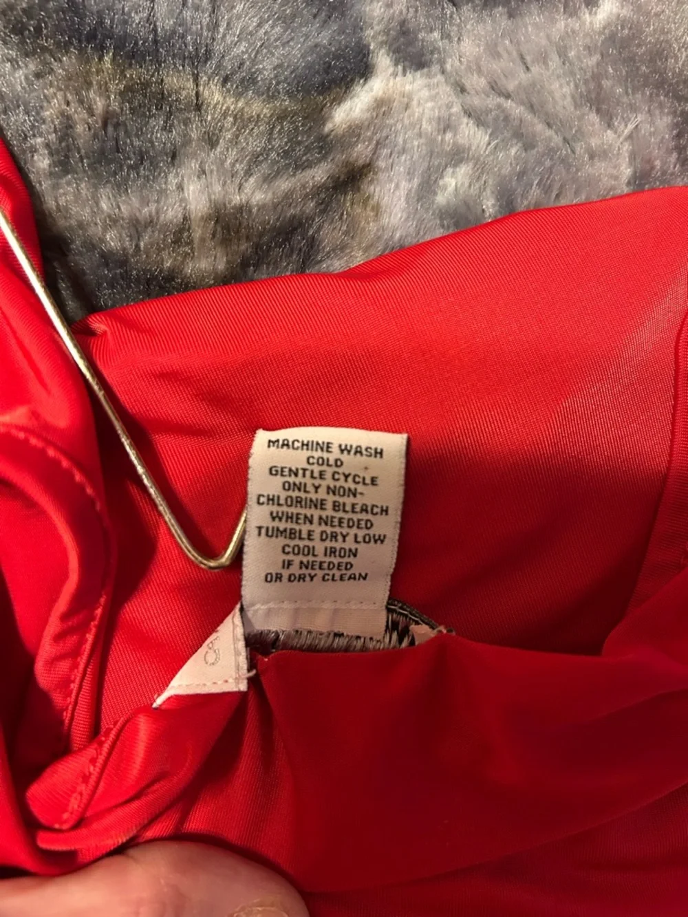 Carmen Marc Valvo Red Draped Cowl-Neck Short Sleeve Blouse - Picture 4 of 4